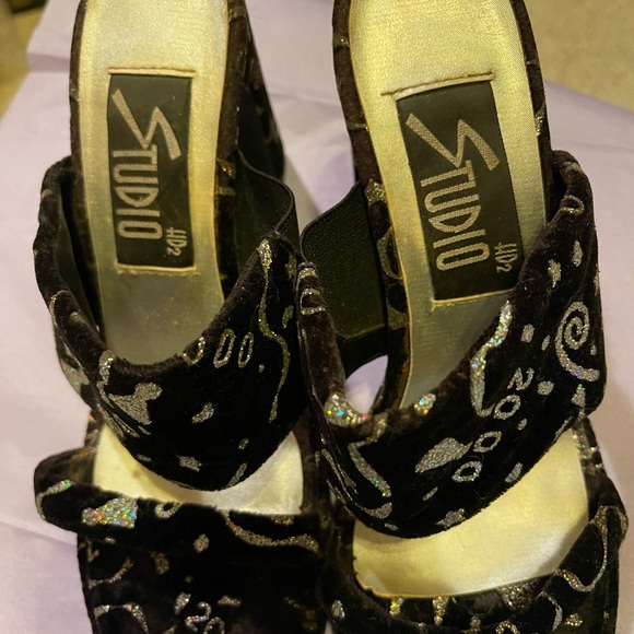 Vintage velvet and sparkle New Years Eve shoes worn for 1 hour - Picture 2 of 6